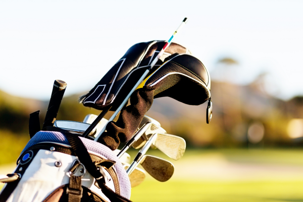 Choisir un sac de golf, les critères essentiels pour faire le bon choix